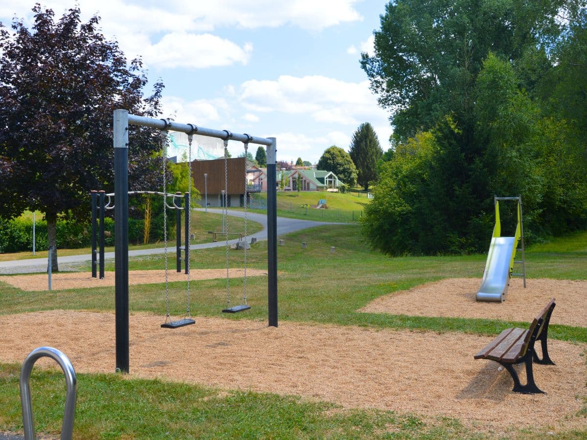 aire-de-jeux-pour-enfants-chalus