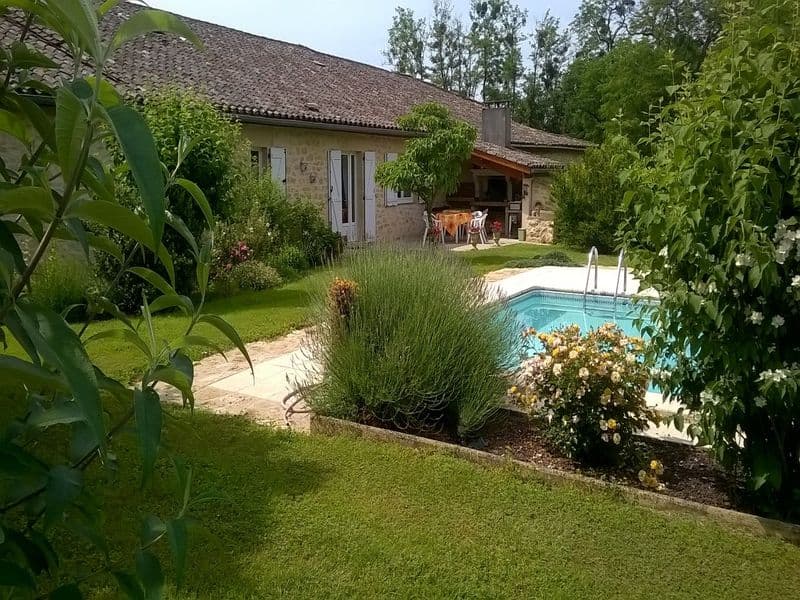 4-Arriere-maison-et-terrasse-couverte