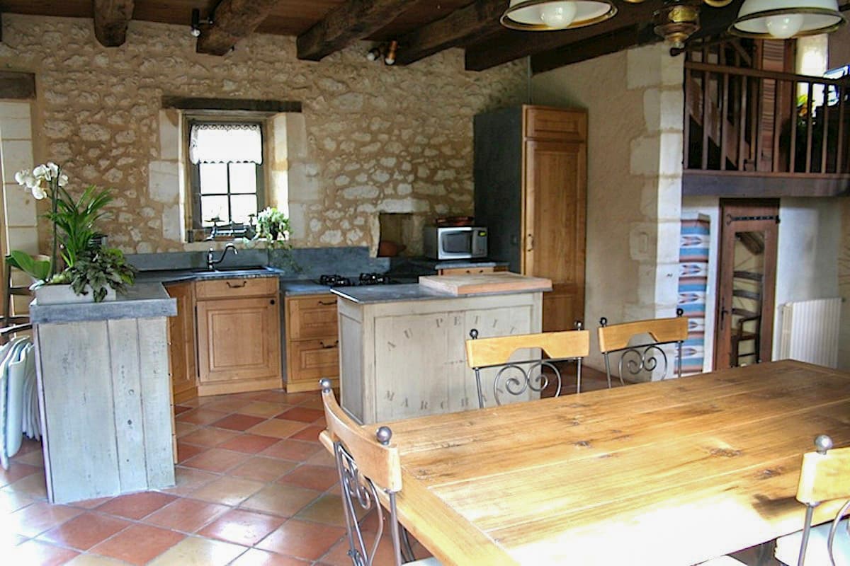 gite-les-rocailles-cuisine-saint-martin-des-combes-tourisme