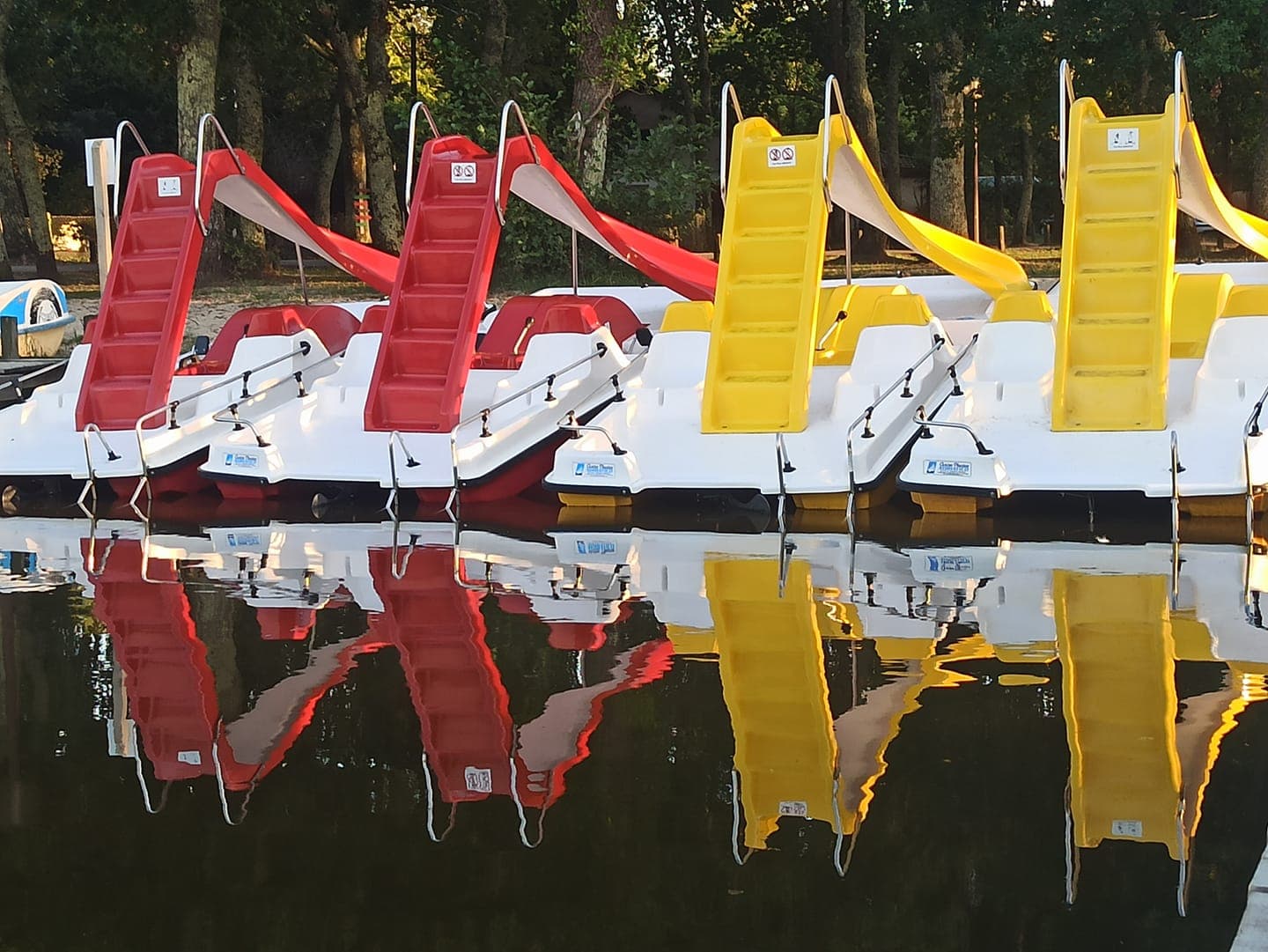 4 pedalos tobogan
