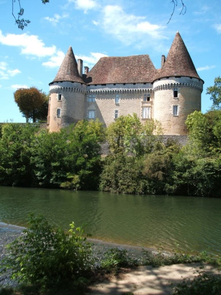 vue-sur-le-château-de-Mauriac
