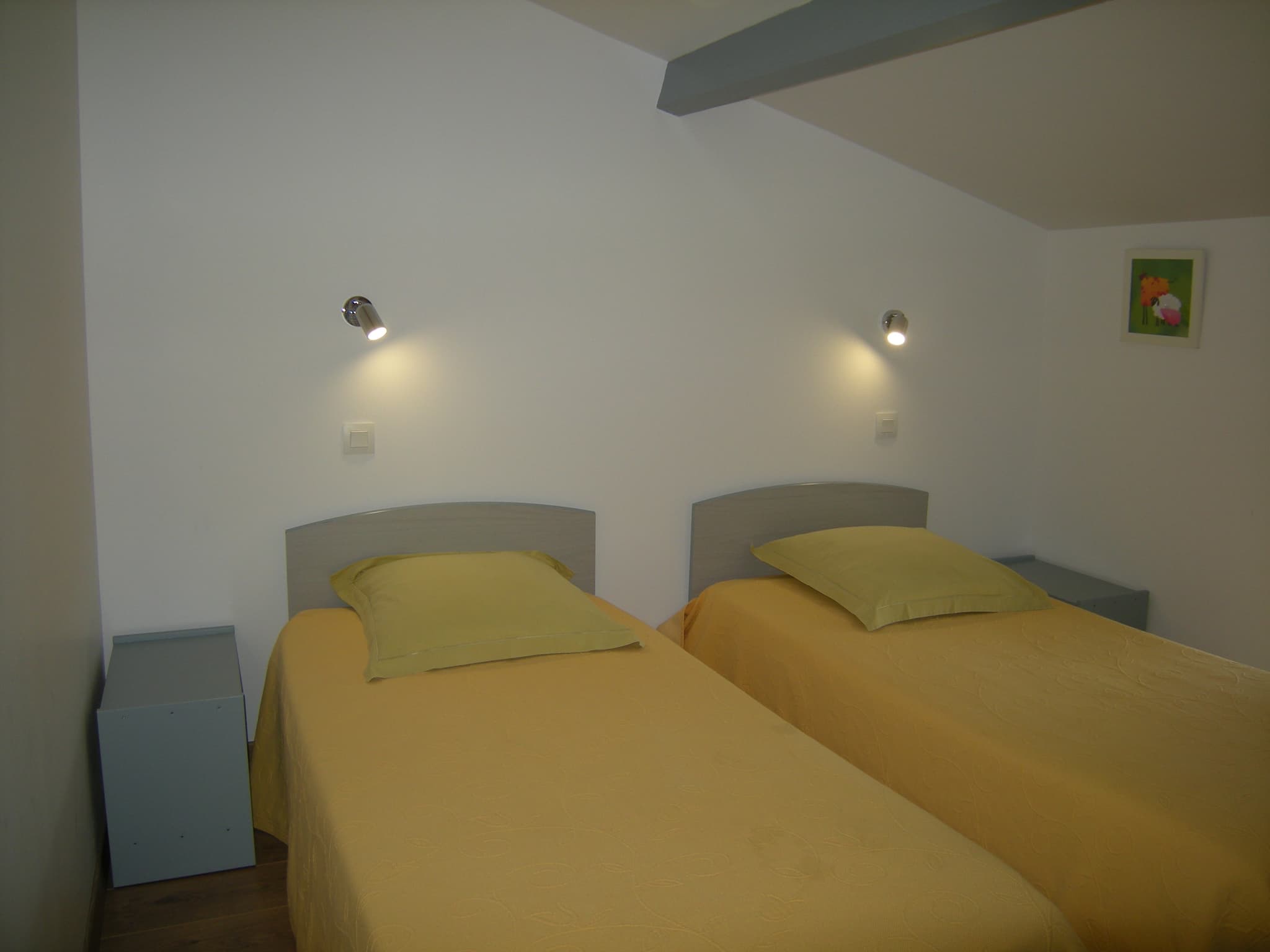 Gite de violet4210_Teuillac_Gite_chambre2_800x600