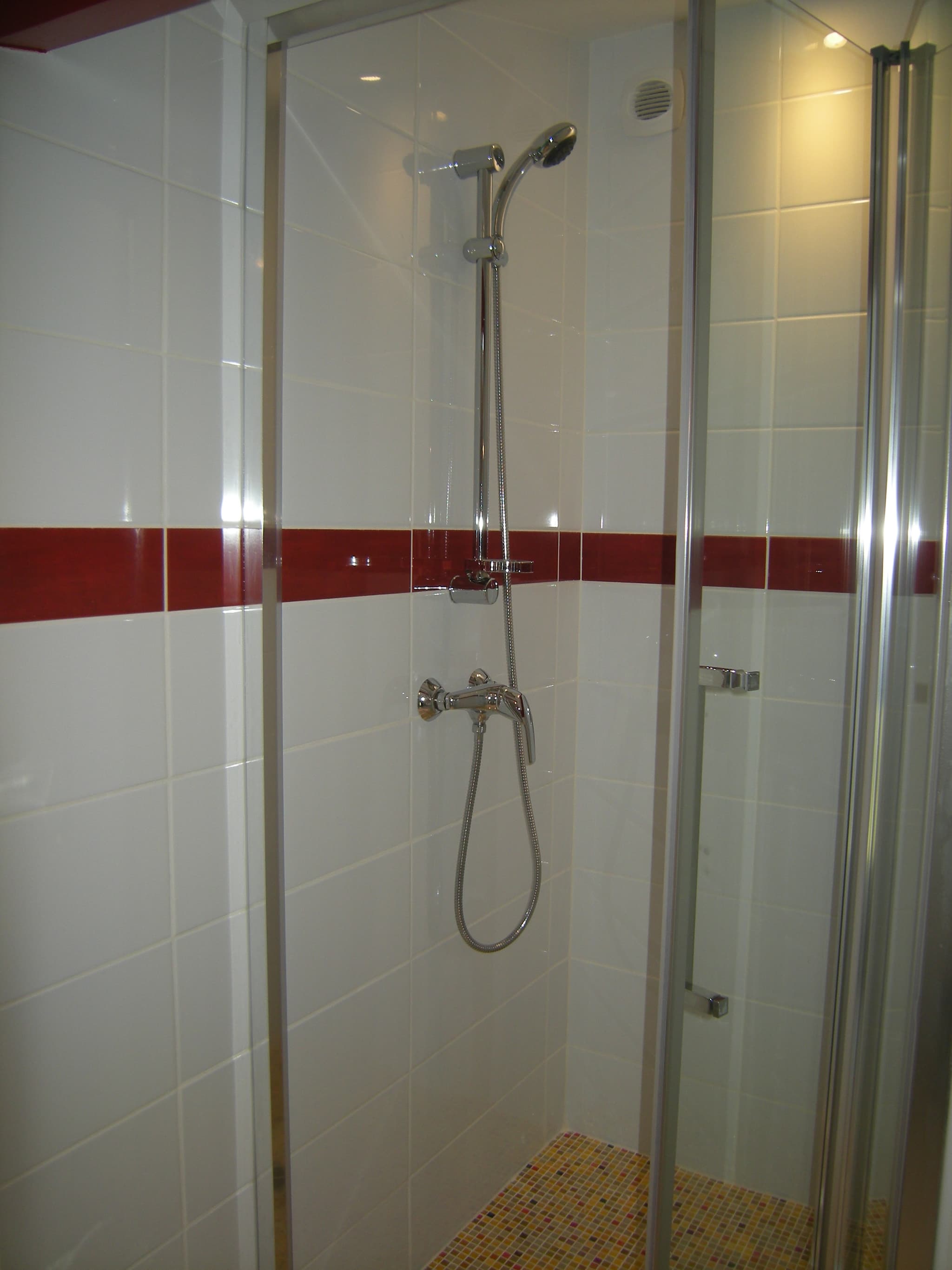 Gite de violet4210_Teuillac_Gite_salle de bains4_800x600