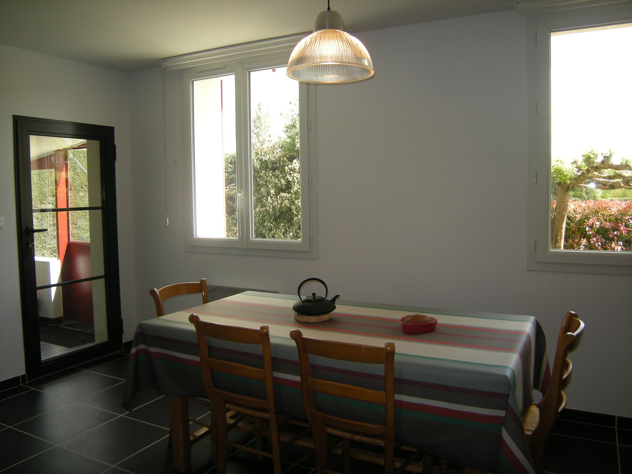 Gite de violet4210_Teuillac_Gite_salon_800x600