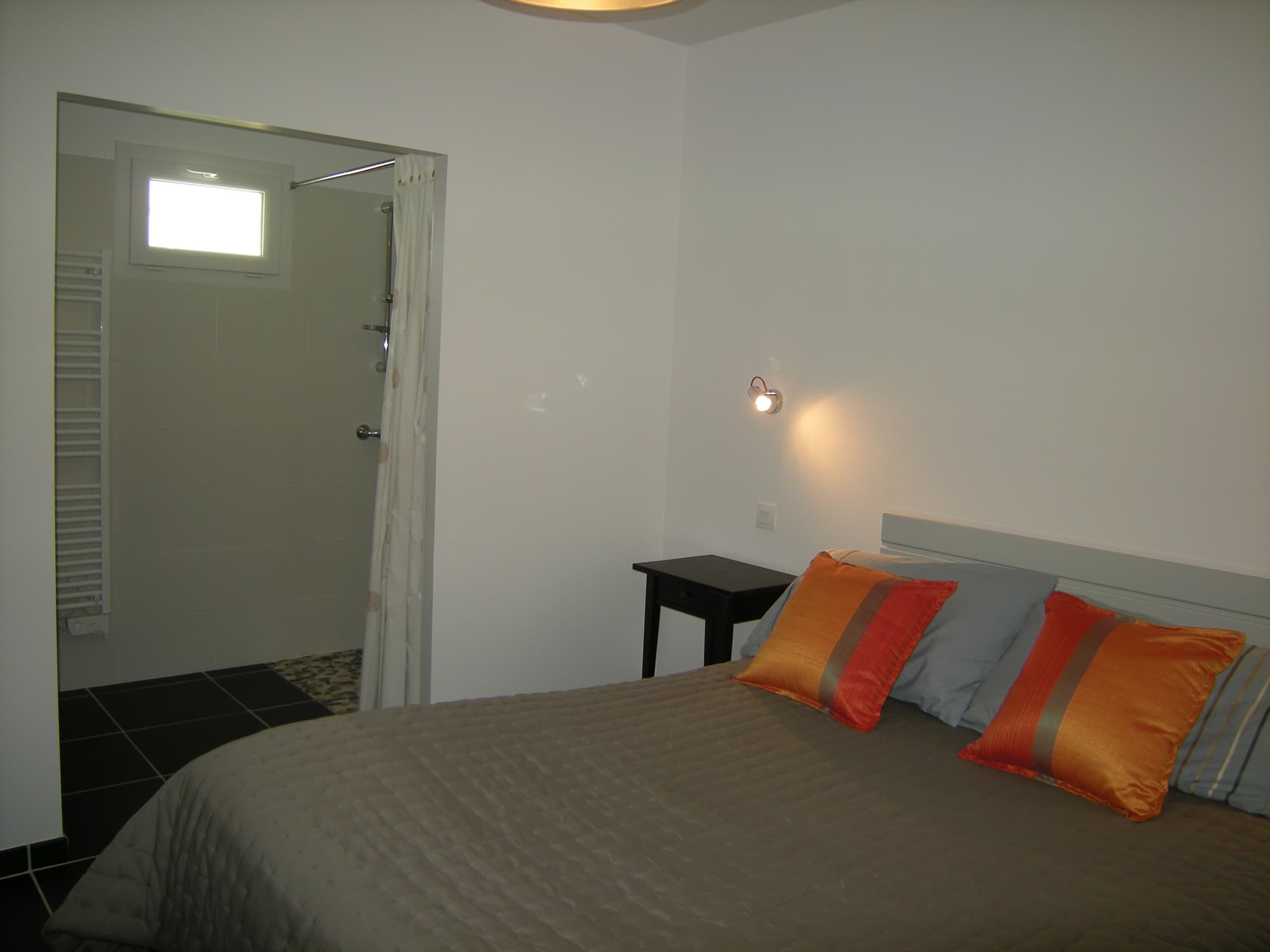 Gite de violet4210_Teuillac_Gite_chambre_800x600