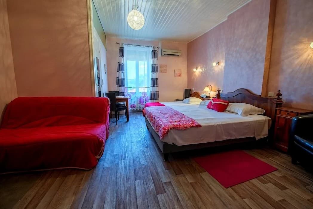 HOTAQU047FS00028_Tournon_Les Voyageurs_chambre2