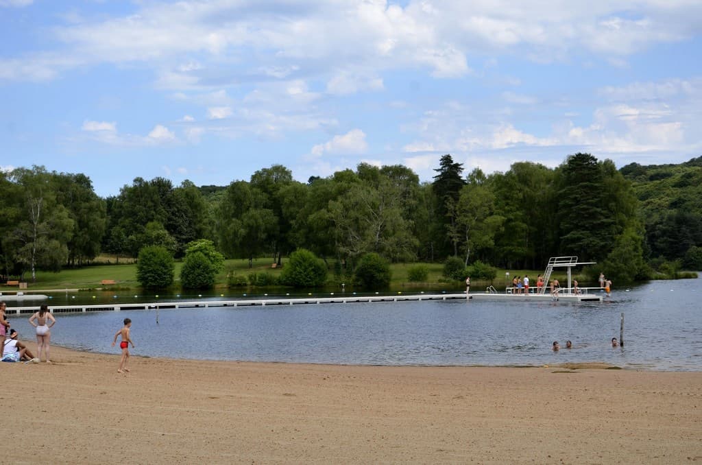 CentreTouristiqueDeMiel-Beynat_plageLac_14