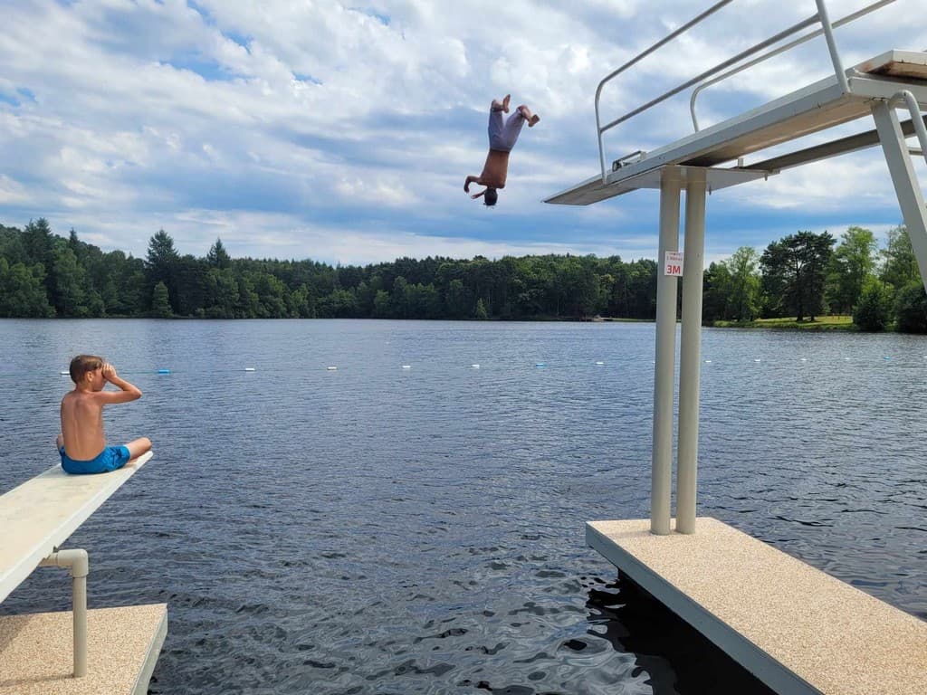 CentreTouristiqueDeMiel-Beynat_saut_12