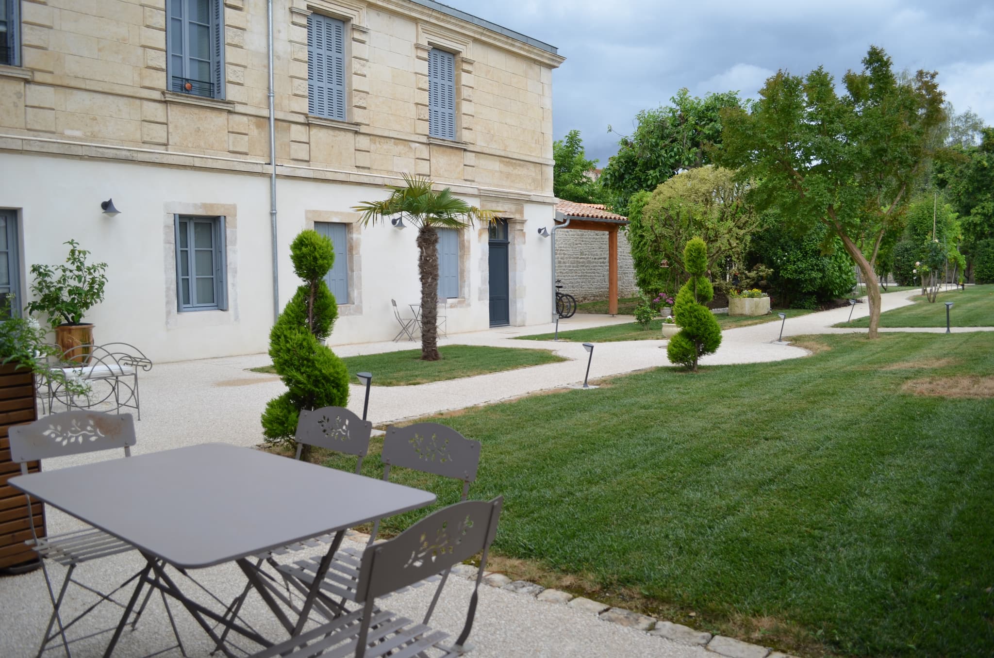 Le jardin et sa terrasse
