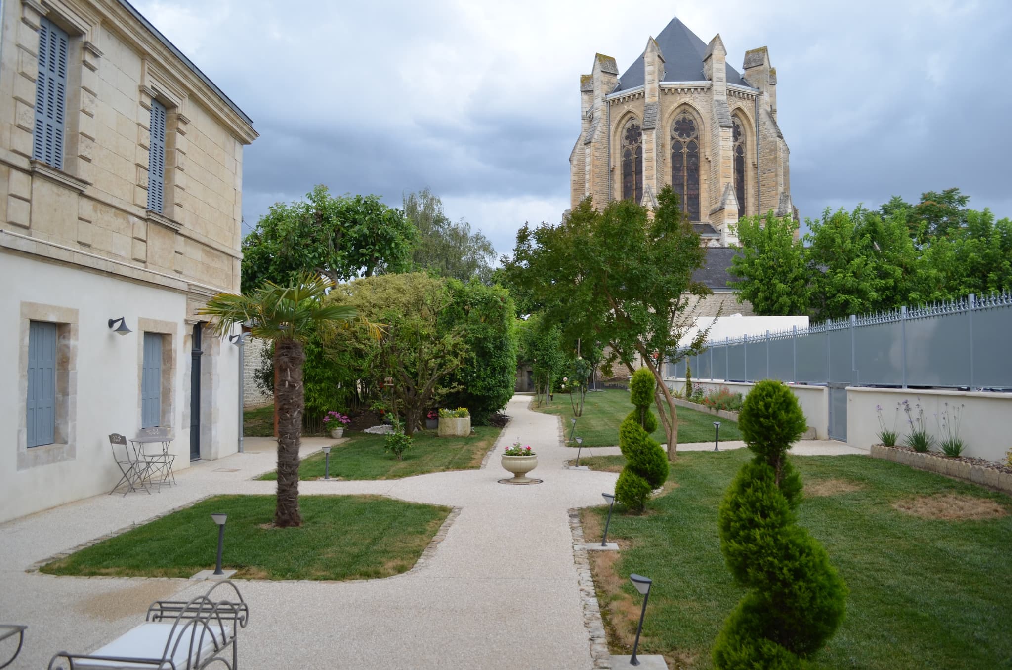 Vue sur l'église Saint-Etienne-du-Port