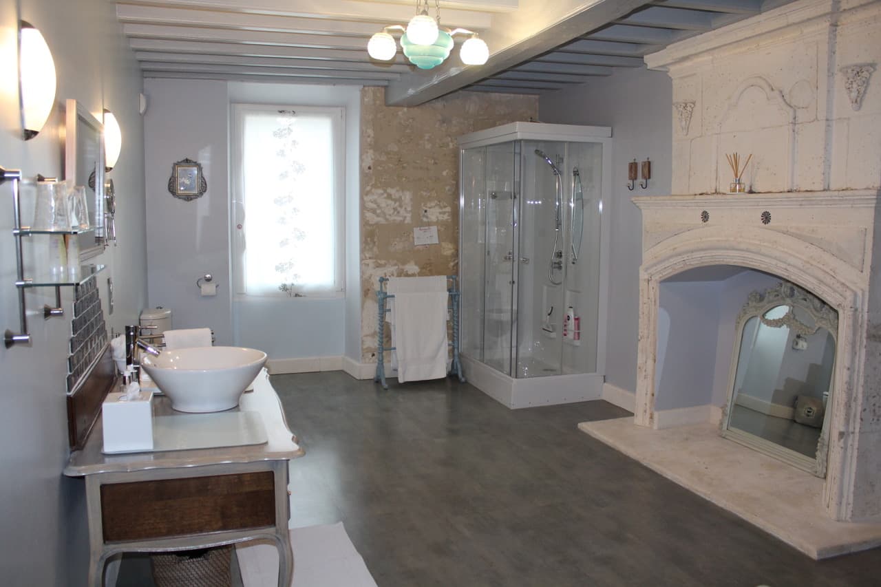 5-LaJardinBathroom