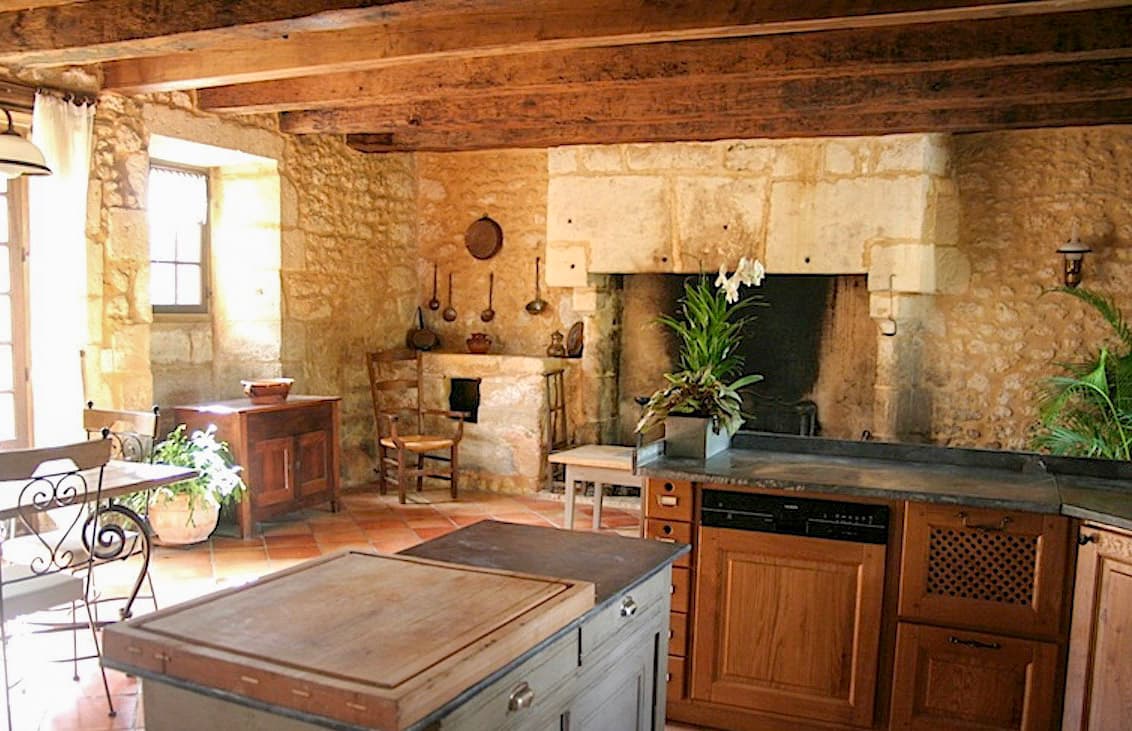 gite-les-rocailles-cheminée-saint-martin-des-combes-tourisme