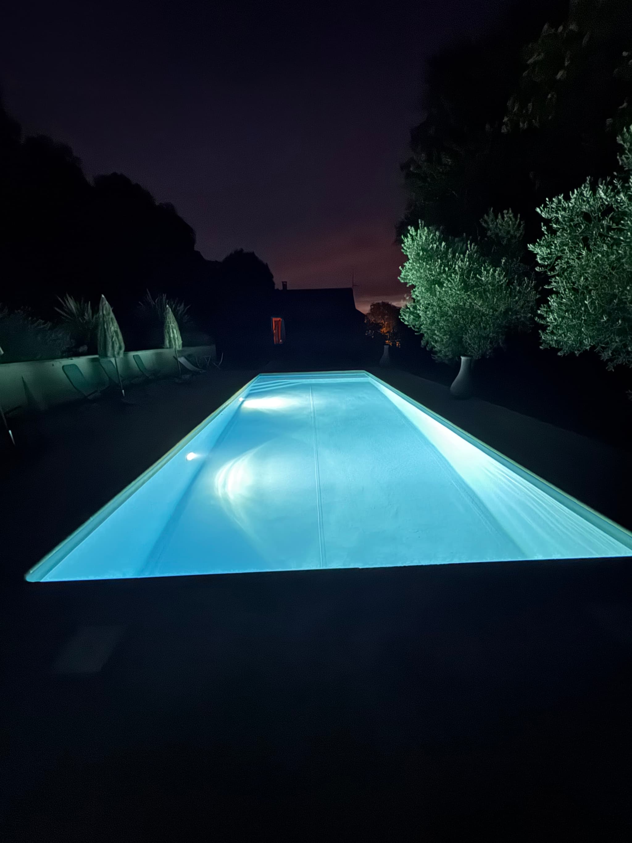 La piscine pour le bain de minuit