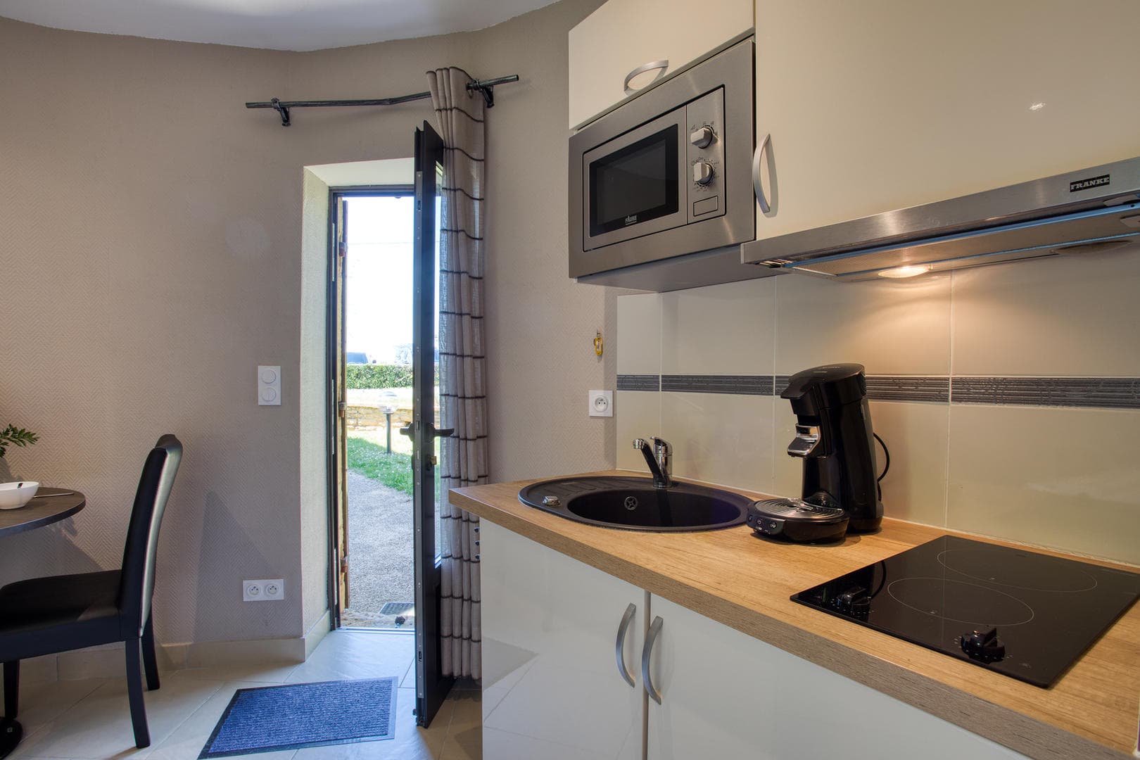 6- Roseline-Kitchenette2