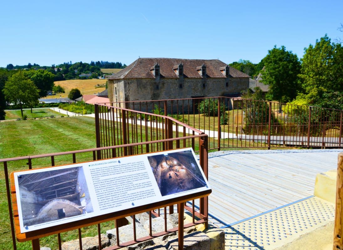 écuries-renaissance-du-chateau-des-cars
