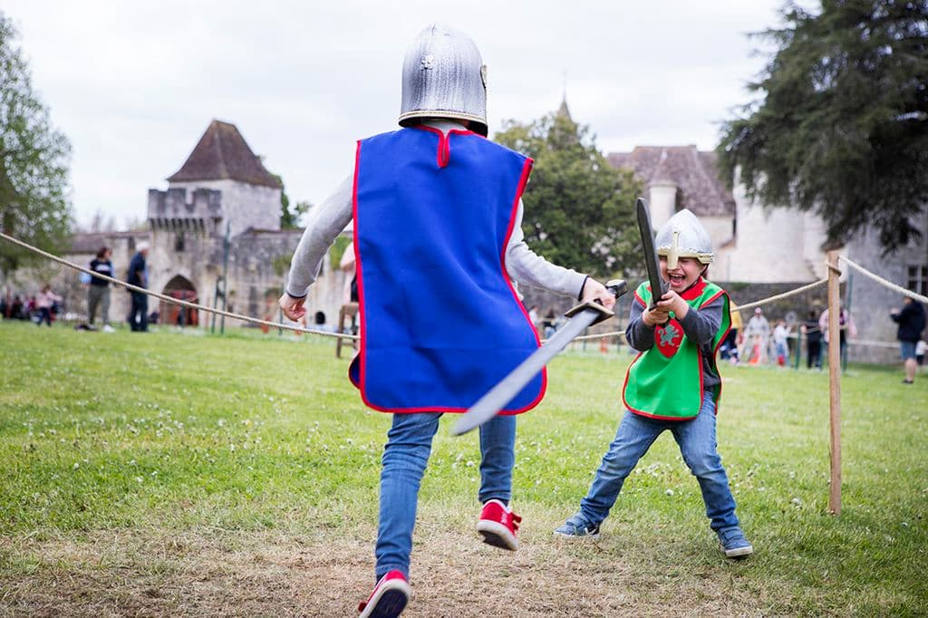 11 CHATEAU DE BRIDOIRE - jeux en bois moyen age
