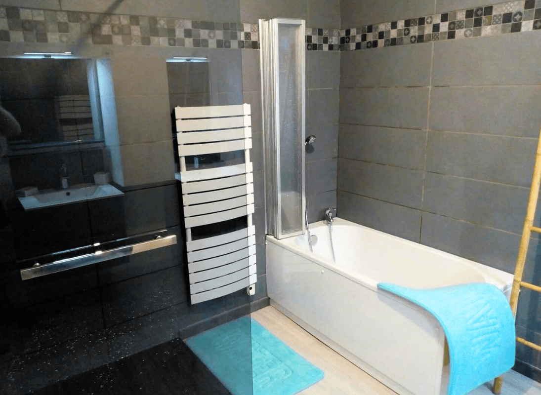 salle-d-eau-la-villa-mendieras-bussiere-galant