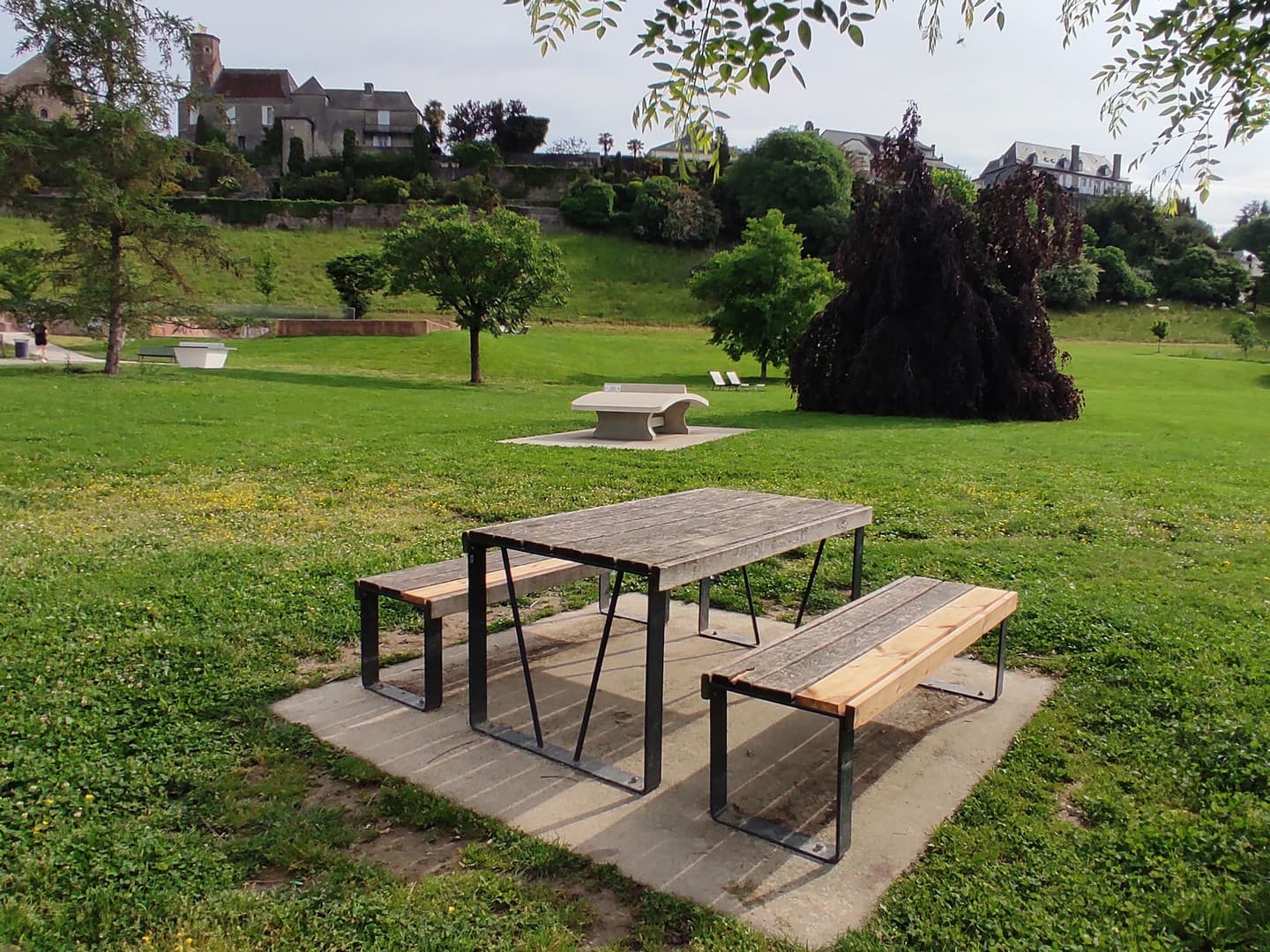Aire de pique-nique - Lescar Bénéharnum - table 1