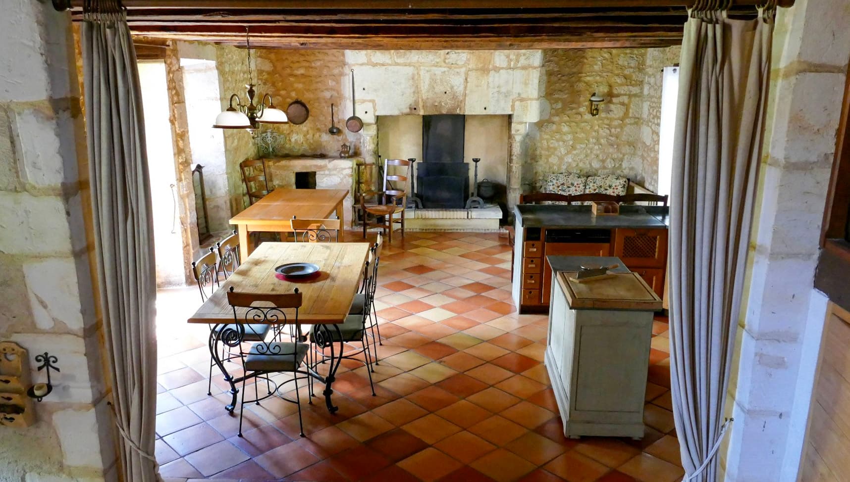 gite-les-rocailles-salon-saint-martin-des-combes-tourisme