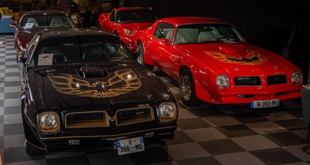 Le Saloon Japan et Ricaine voitures