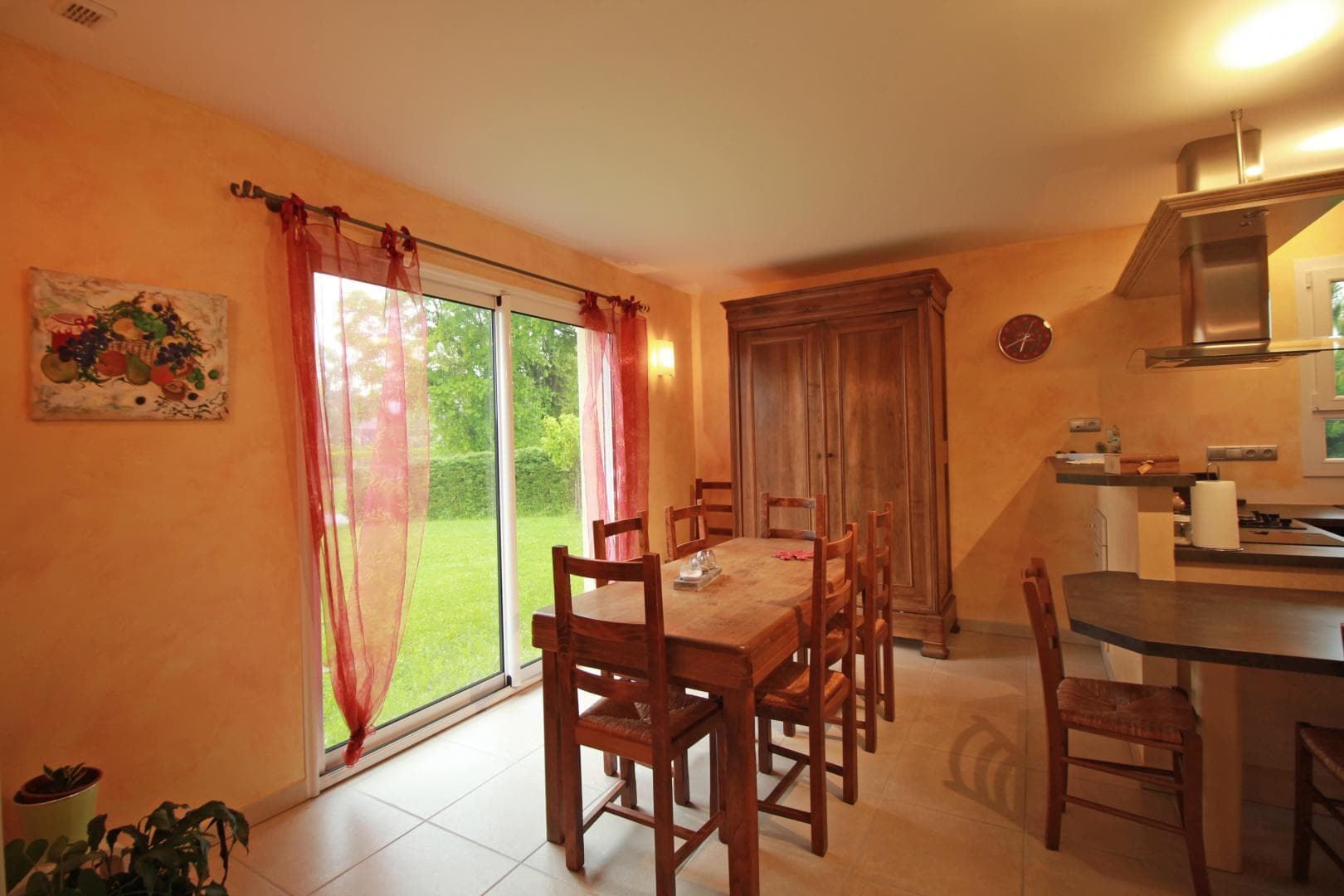 Gîte du pin parasol à Arnac la Poste en Haute-Vienne (Nouvelle Aquitaine)
Salle à manger_19