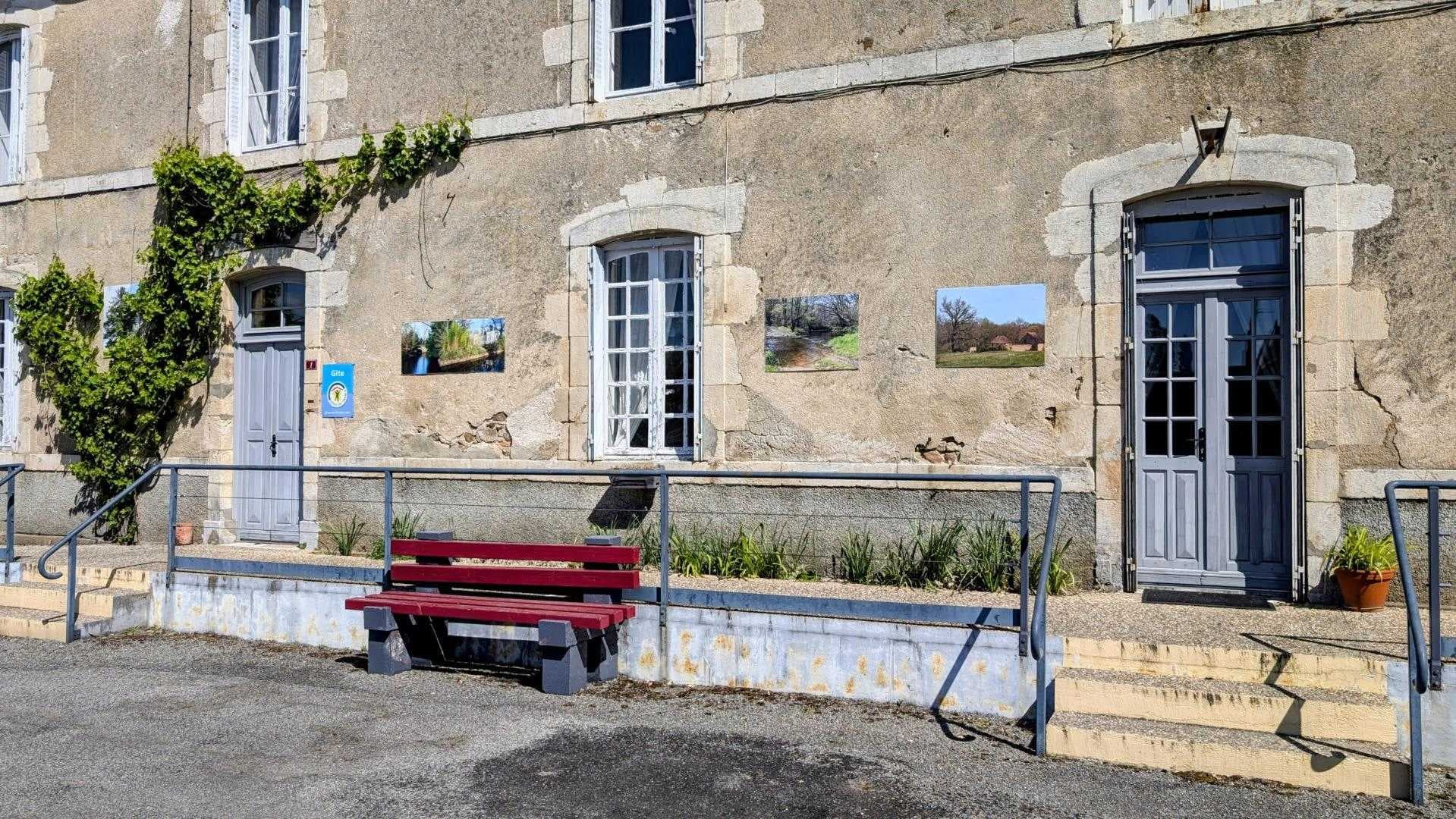 Gite "Le Bourg" à Lussac-les-Eglises en Haute-Vienne (Limousin en Nouvelle Aquitaine) - côté bourgade_5