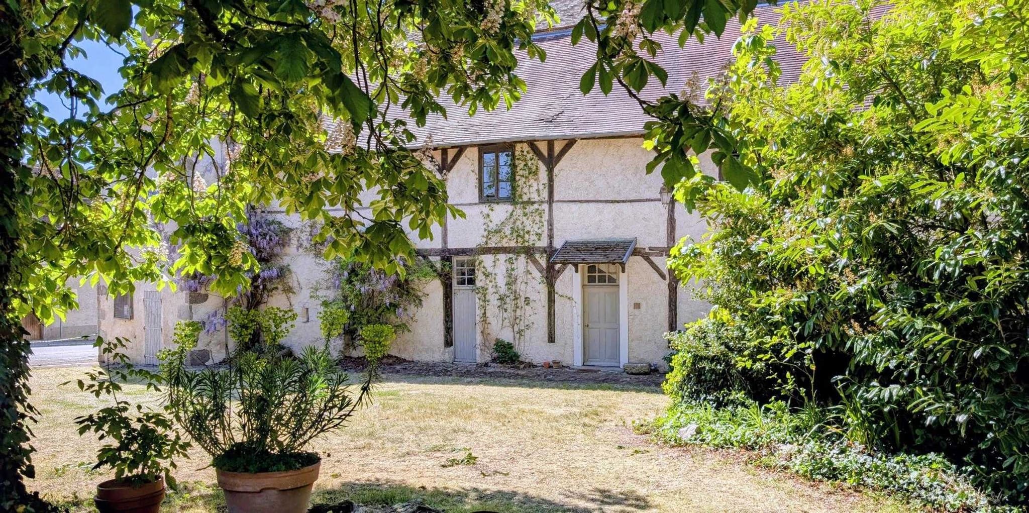 Gite "Le Bourg" à Lussac-les-Eglises en Haute-Vienne (Limousin en Nouvelle Aquitaine)- vue arrière_2