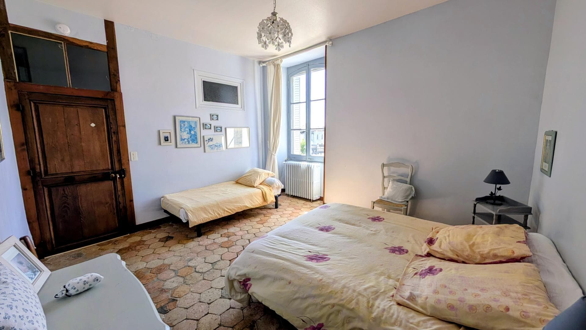 Gite "Le Bourg" à Lussac-les-Eglises en Haute-Vienne (Limousin en Nouvelle Aquitaine) - chambre 1 lit 2 pers. et 1 lit 1 pers._16