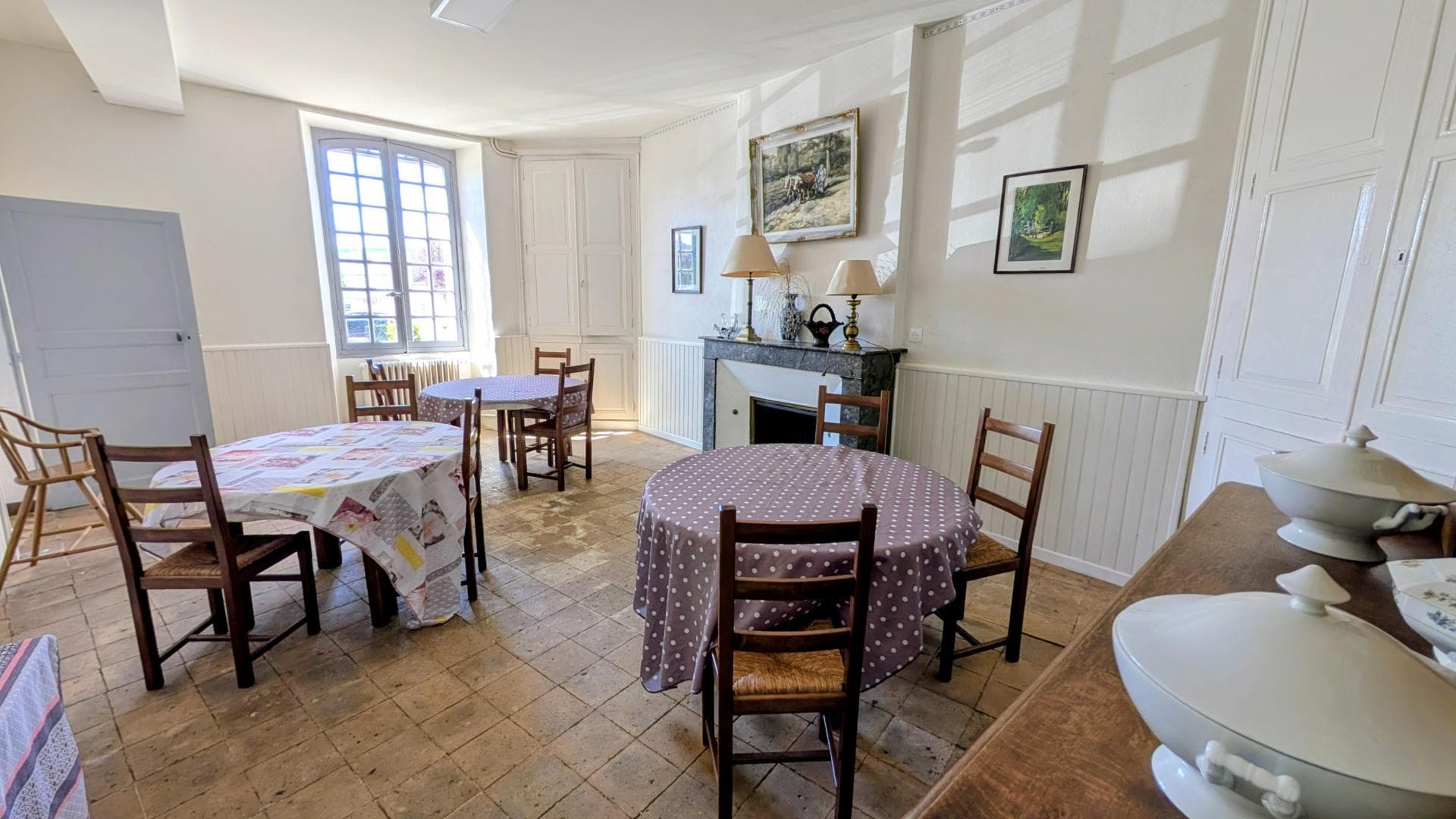 Gite "Le Bourg" à Lussac-les-Eglises en Haute-Vienne (Limousin en Nouvelle Aquitaine) - salle à manger_10