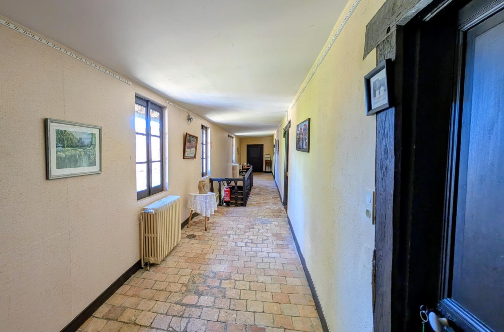 Gite "Le Bourg" à Lussac-les-Eglises en Haute-Vienne (Limousin en Nouvelle Aquitaine) - couloir étage_12