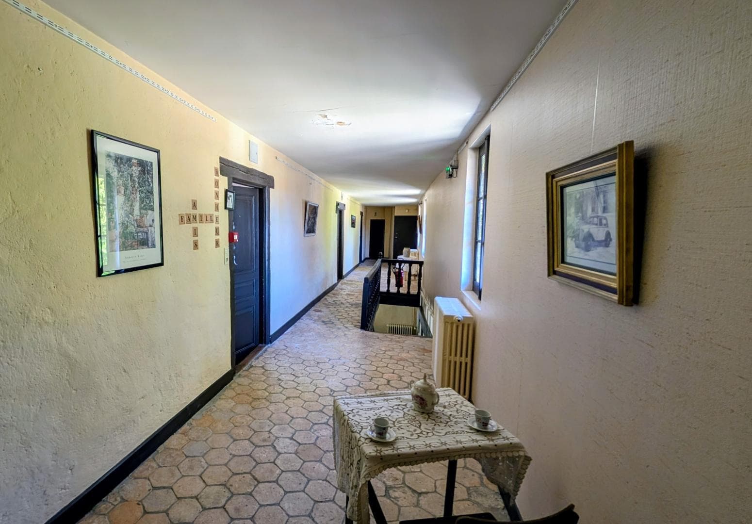Gite "Le Bourg" à Lussac-les-Eglises en Haute-Vienne (Limousin en Nouvelle Aquitaine) - couloir étage_13