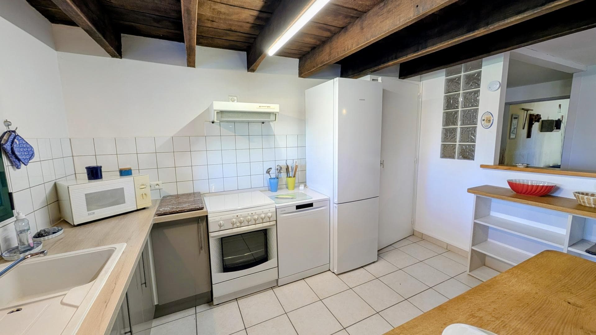 Gite de "Montbrugnaud " à Mailhac sur Benaize en Haute-Vienne - cuisine ouverte_14