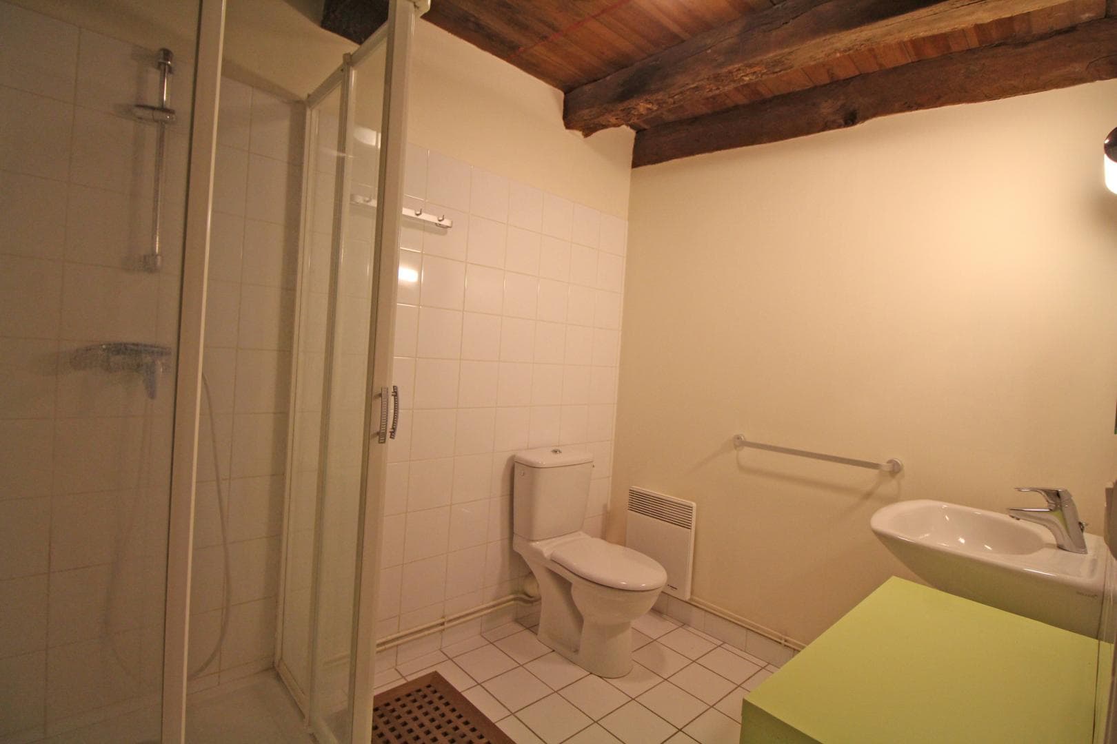 Gite "La Maison Du Vinaigrier" à Berneuil en Haute-Vienne (Limousin)- salle d'eau_13