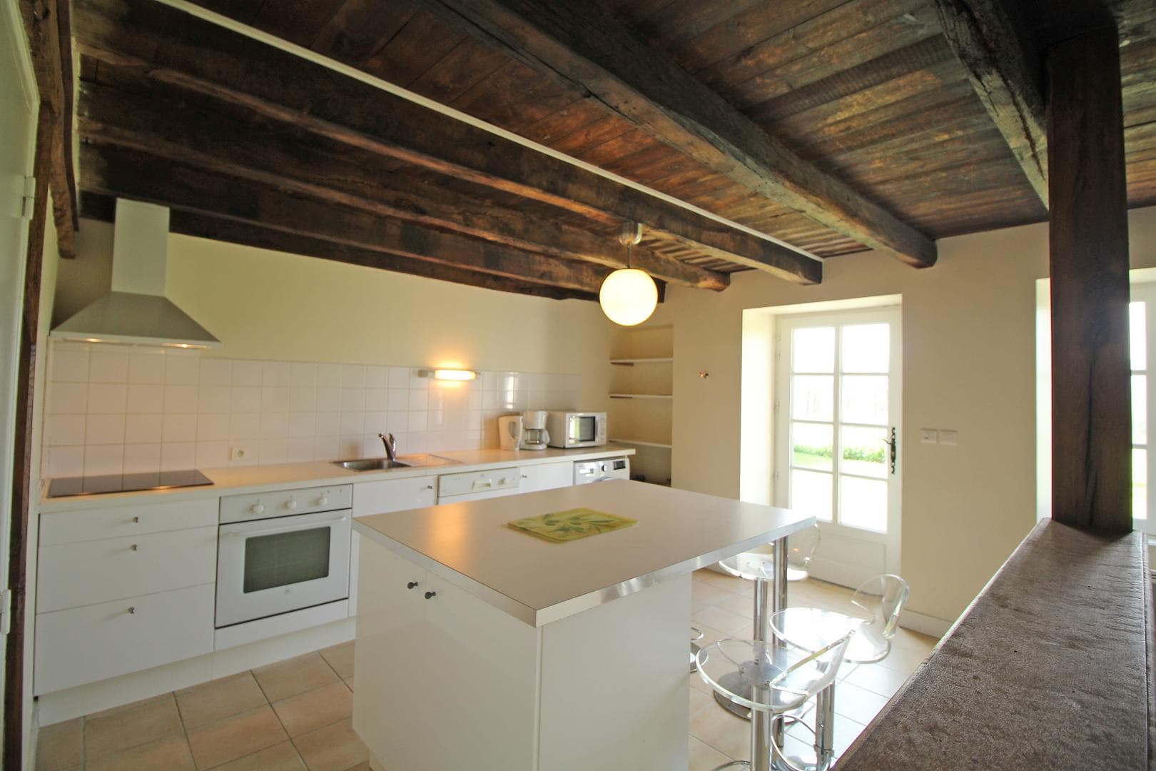 Gite "La Maison Du Vinaigrier" à Berneuil en Haute-Vienne (Limousin)- cuisine_5