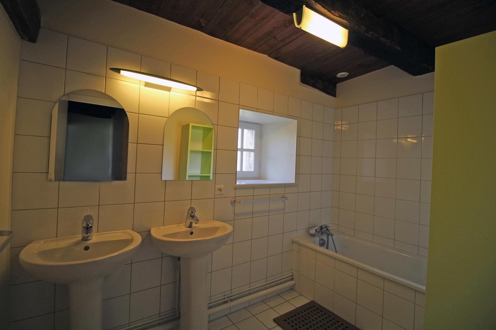 Gite "La Maison Du Vinaigrier" à Berneuil en Haute-Vienne (Limousin)- salle de bains_14