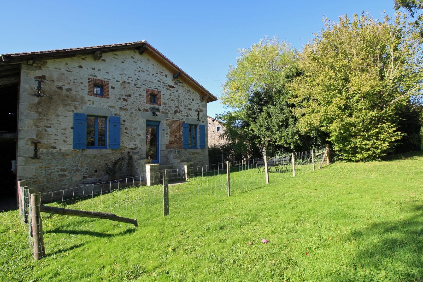 Maison des Roses à Virat, commune de Berneuil en Haute-Vienne_1