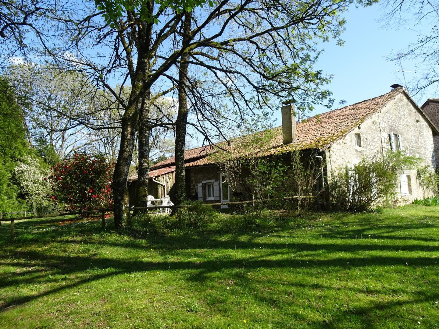 Le gîte vu du jardin_6