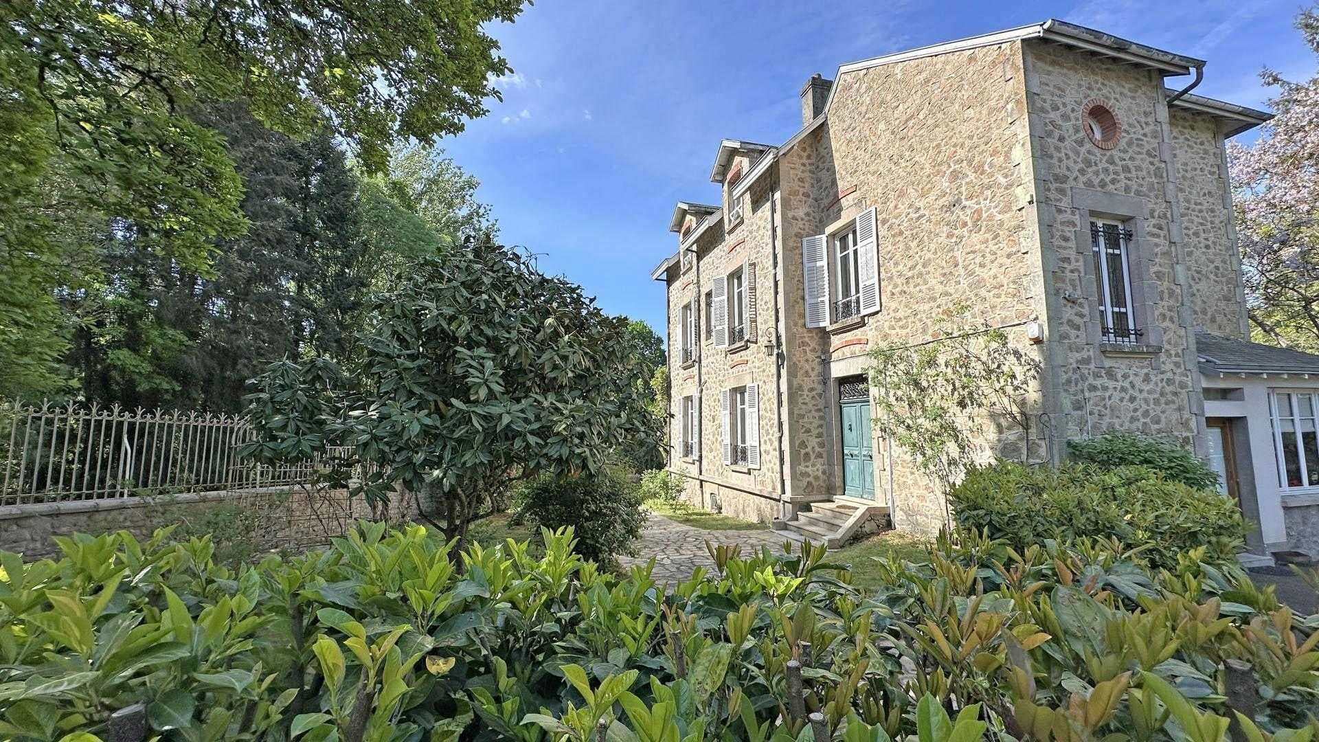 Gîte 'Les Hirondelles' à Compreignac en Haute-Vienne (Nouvelle Aquitaine)_1