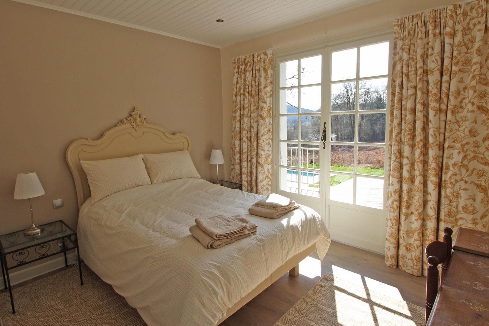 Gite Le Clos des Chênes à La Combe sur la commune de Thouron en Haute-Vienne (Nouvelle-Aquitaine) - chambre beige_19