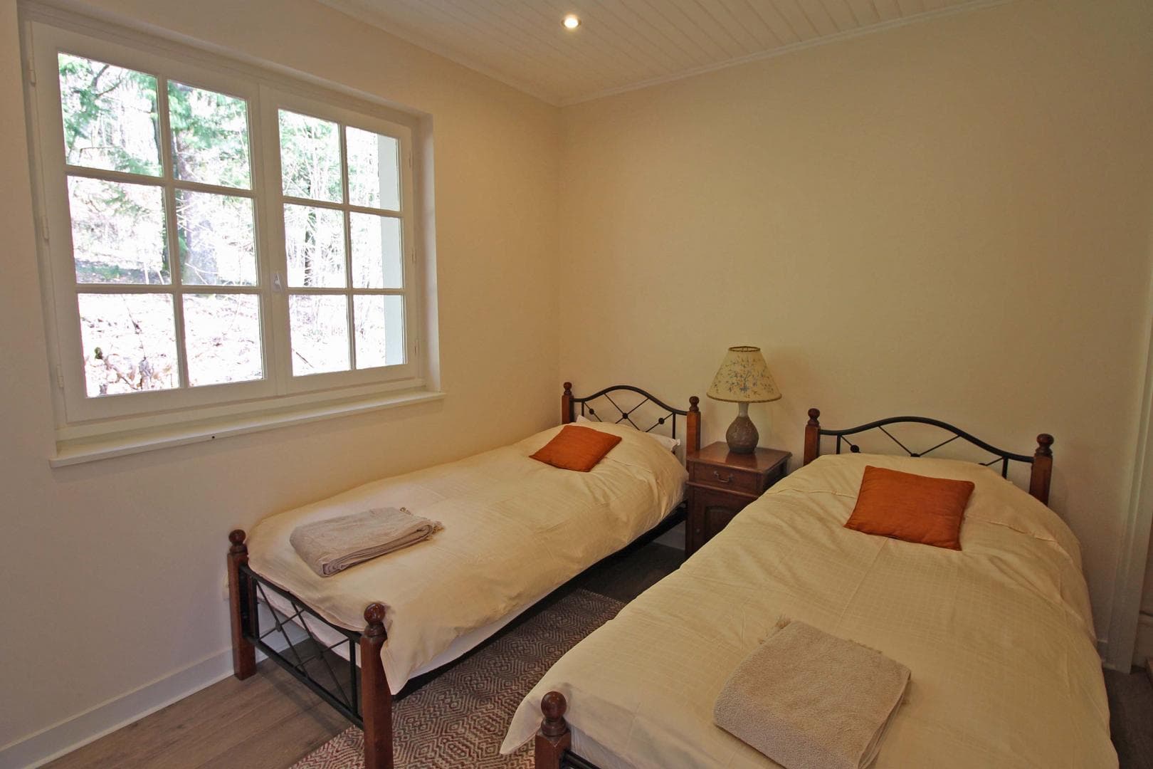 Gite Le Clos des Chênes à La Combe sur la commune de Thouron en Haute-Vienne (Nouvelle-Aquitaine) - chambre sur l'arrière_20