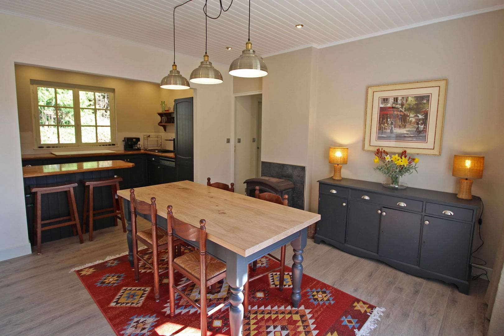 Gite Le Clos des Chênes à La Combe sur la commune de Thouron en Haute-Vienne (Nouvelle-Aquitaine) - espace repas et cuisine_11