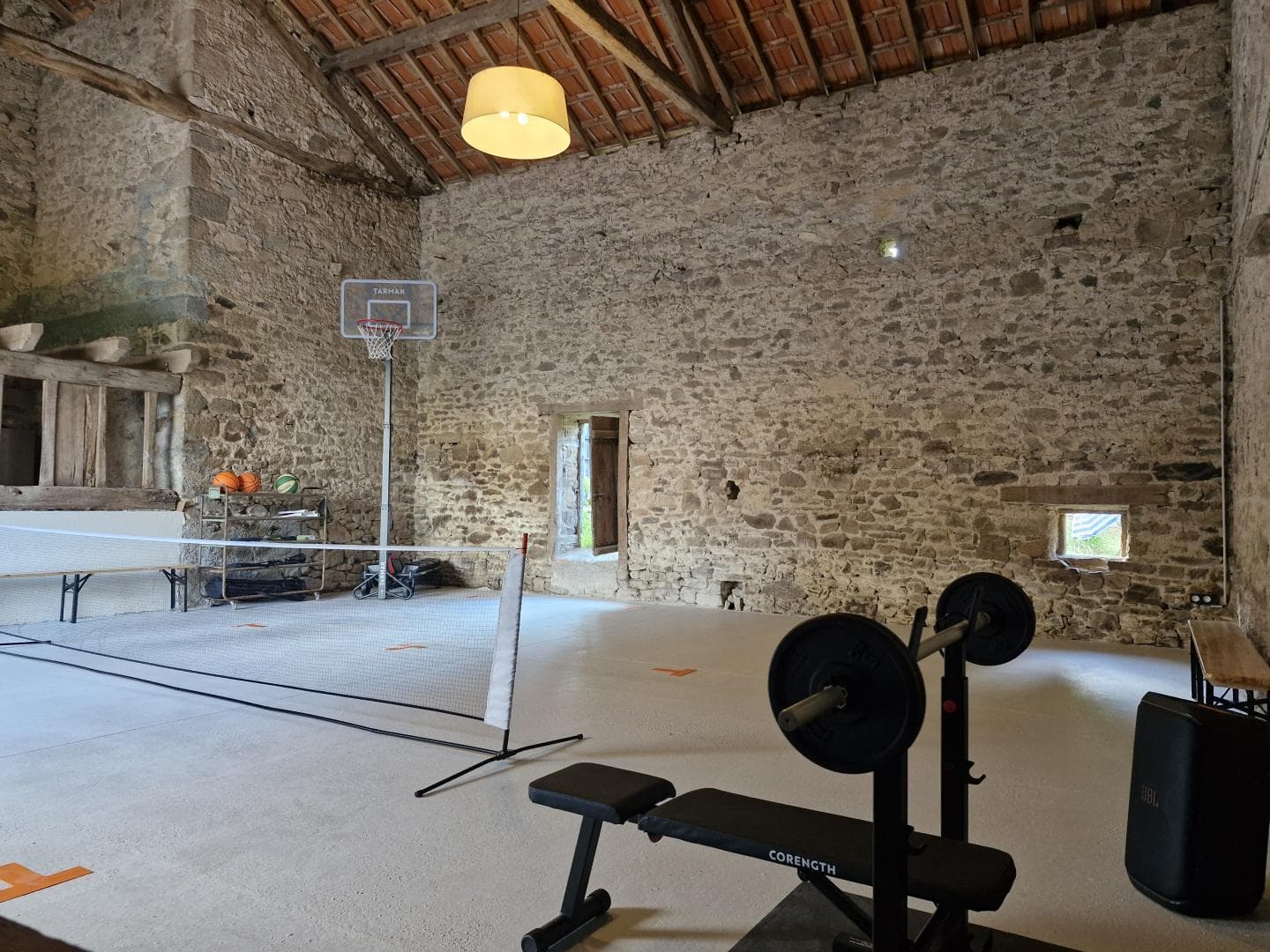 Les Granges du Tais à Ambazac en Haute-Vienne (Nouvelle Aquitaine) - Salle de sport avecgym, basket et mini tennis_7
