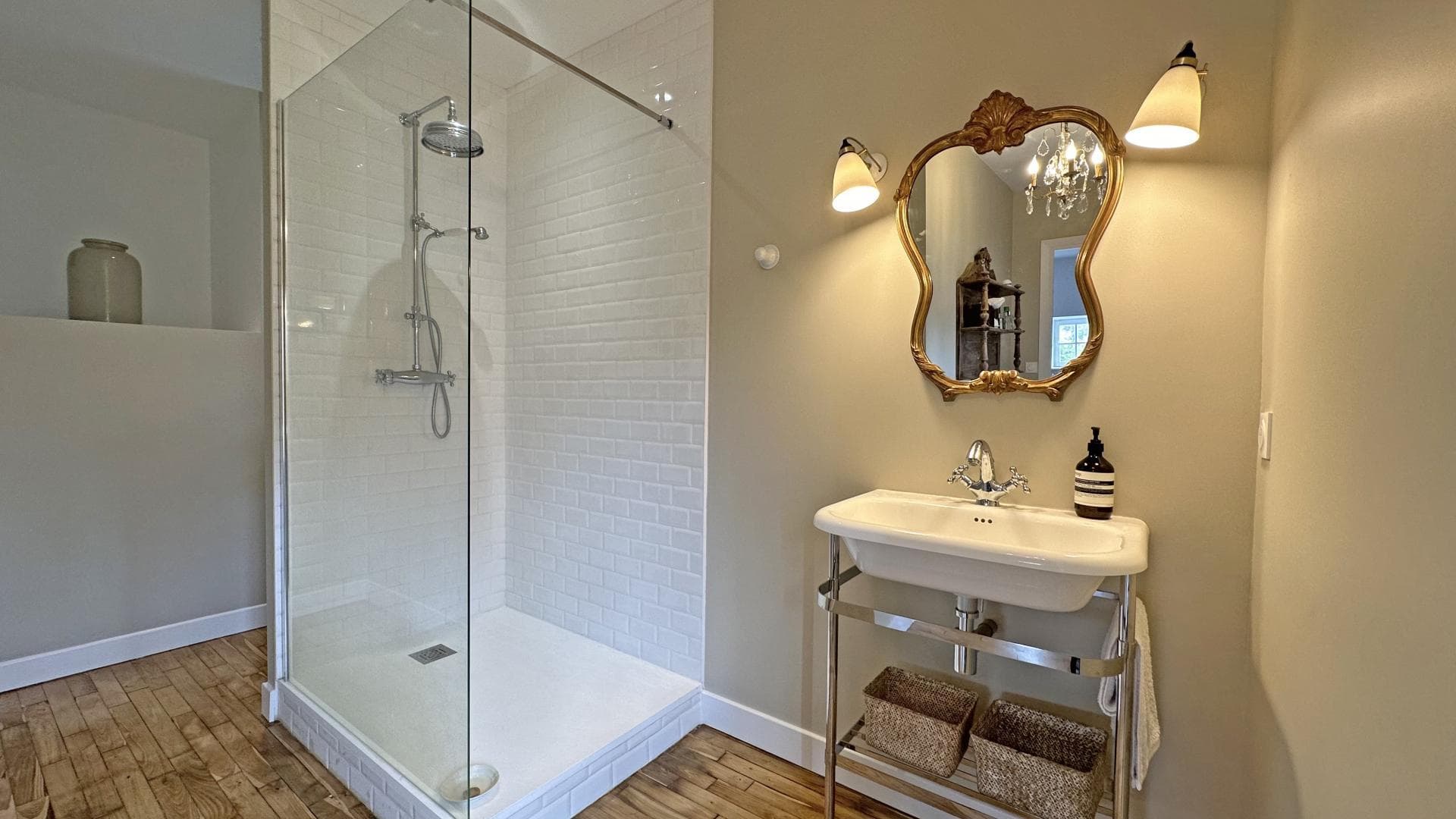 Les Granges du Tais à Ambazac en Haute-Vienne (Nouvelle Aquitaine) - chambre 3 avec salle d'eau et WC indépendant_45