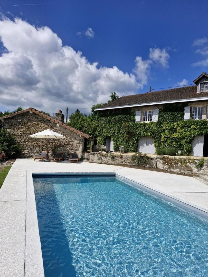 Les Granges du Tais à Ambazac en Haute-Vienne (Nouvelle Aquitaine) - Espace piscine_68