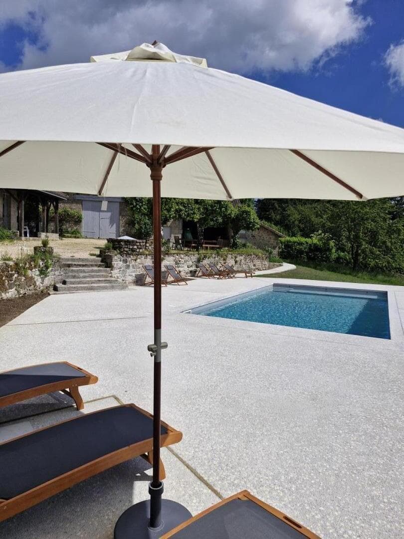 Les Granges du Tais à Ambazac en Haute-Vienne (Nouvelle Aquitaine) - Espace piscine_74