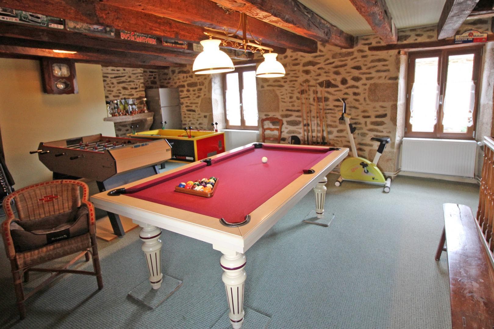 Gite "La Chaize" à Bersac Sur Rivalier en Haute-Vienne (Limousin en Nouvelle Aquitaine)- salle de jeux au 1er étage dans annexe_13