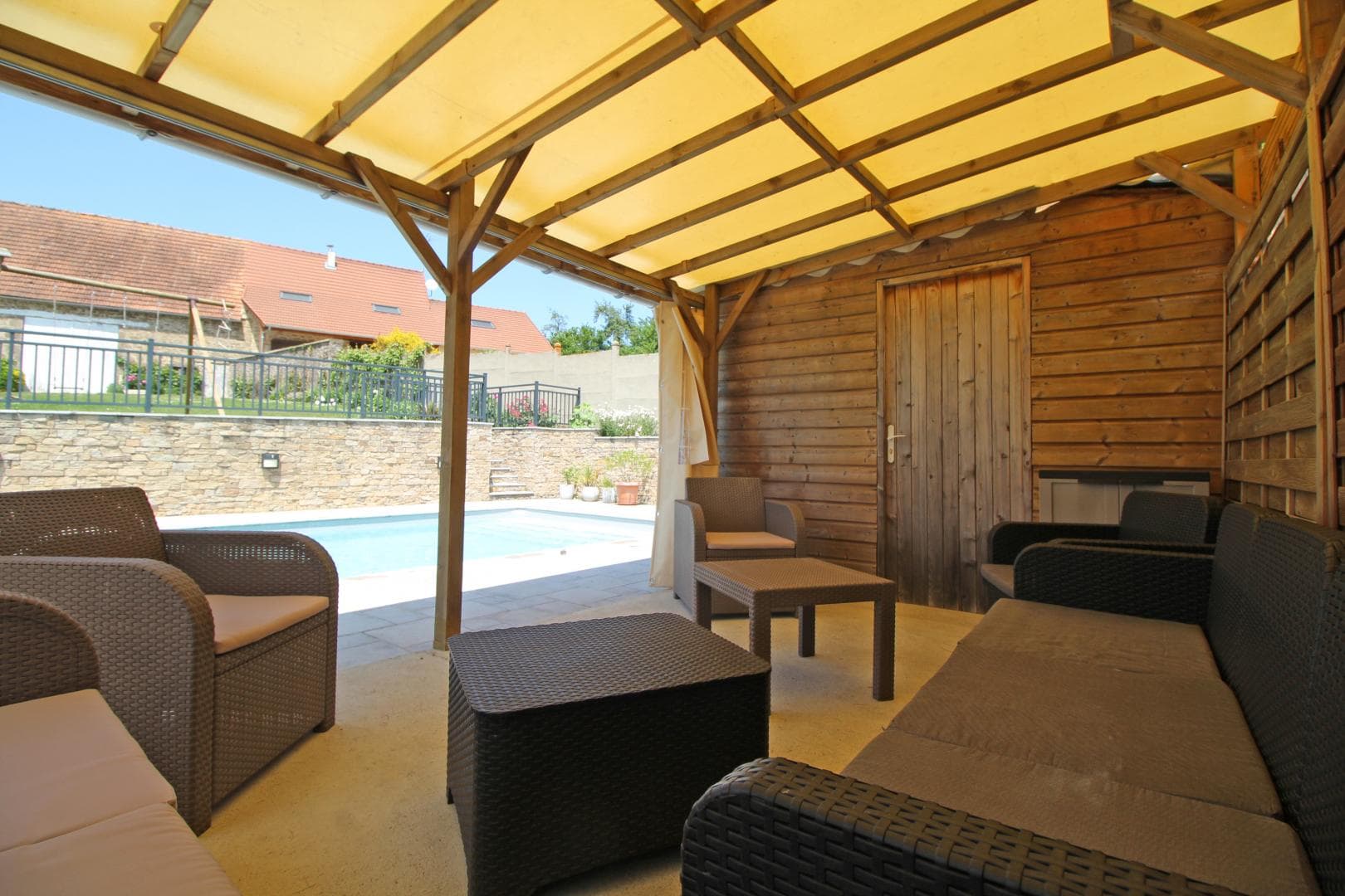 Gite "Lavaud" à Folles en Haute-Vienne (Nouvelle Aquitaine)- auvent auprès piscine_34
