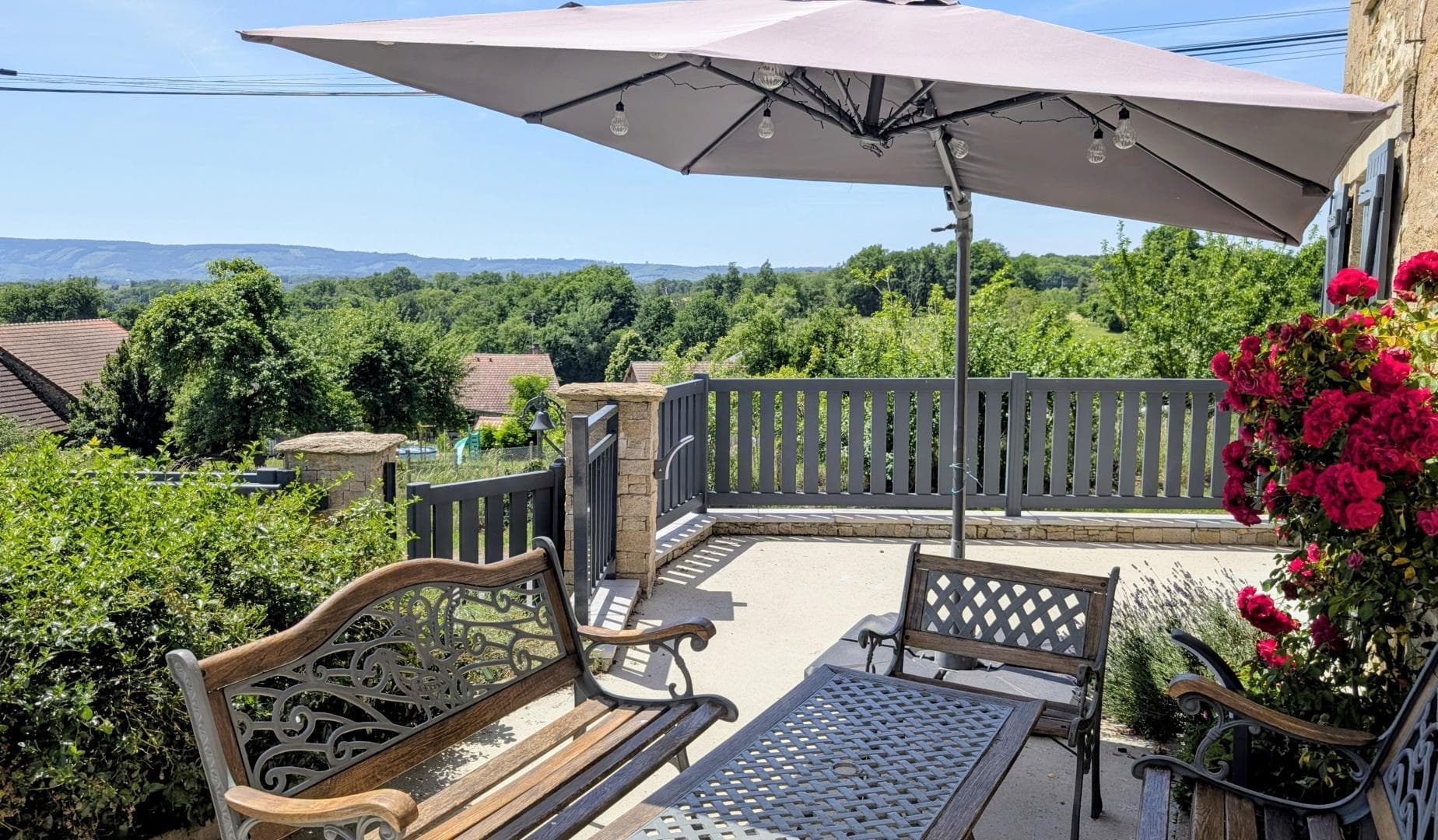 Gite "Lavaud" à Folles en Haute-Vienne (Nouvelle Aquitaine) - terrasse_2