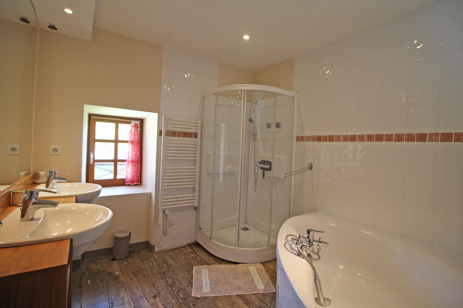 Gite "Chabanne" à Saint Sylvestre en Haute-Vienne (Nouvelle Aquitaine) - salle de bains à l'étage_46