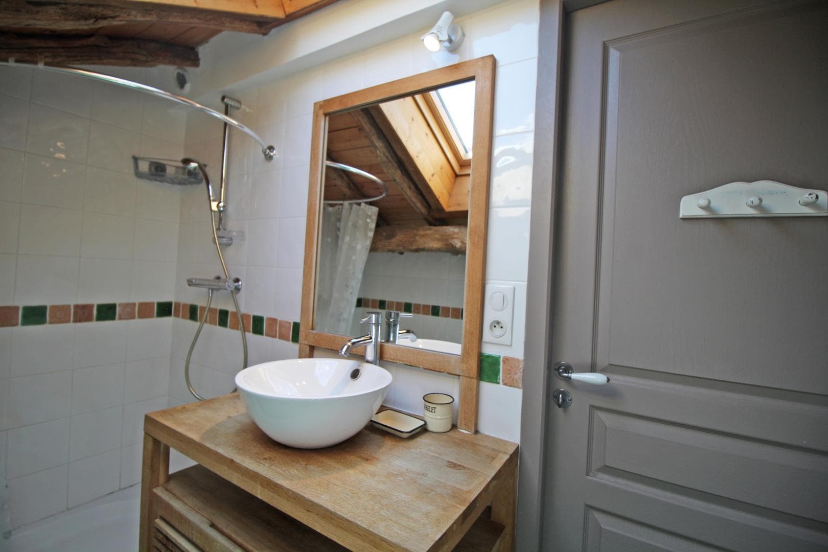 Gite "Chabanne" à Saint Sylvestre en Haute-Vienne (Nouvelle Aquitaine) - salle d'eau à l'étage_50